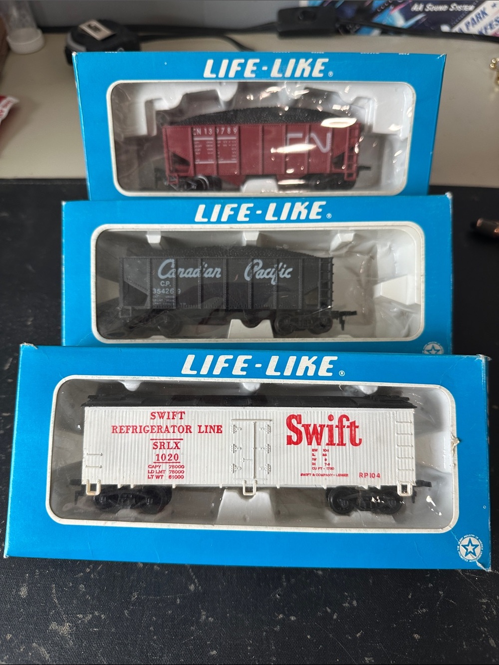 HO hobby train cars. Bundle pack. 3 cars. NIB.